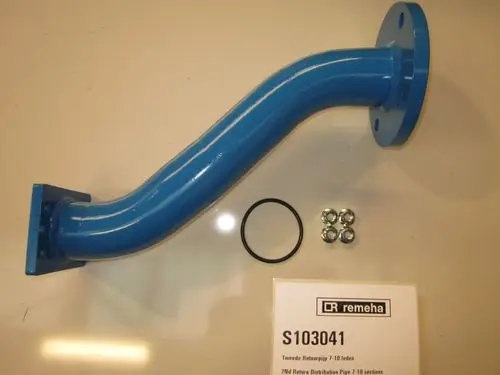 Blaues Rohr mit Flansch und gebogenem Ende, Remeha-Produkt, ergänzt durch O-Ring und Schrauben.